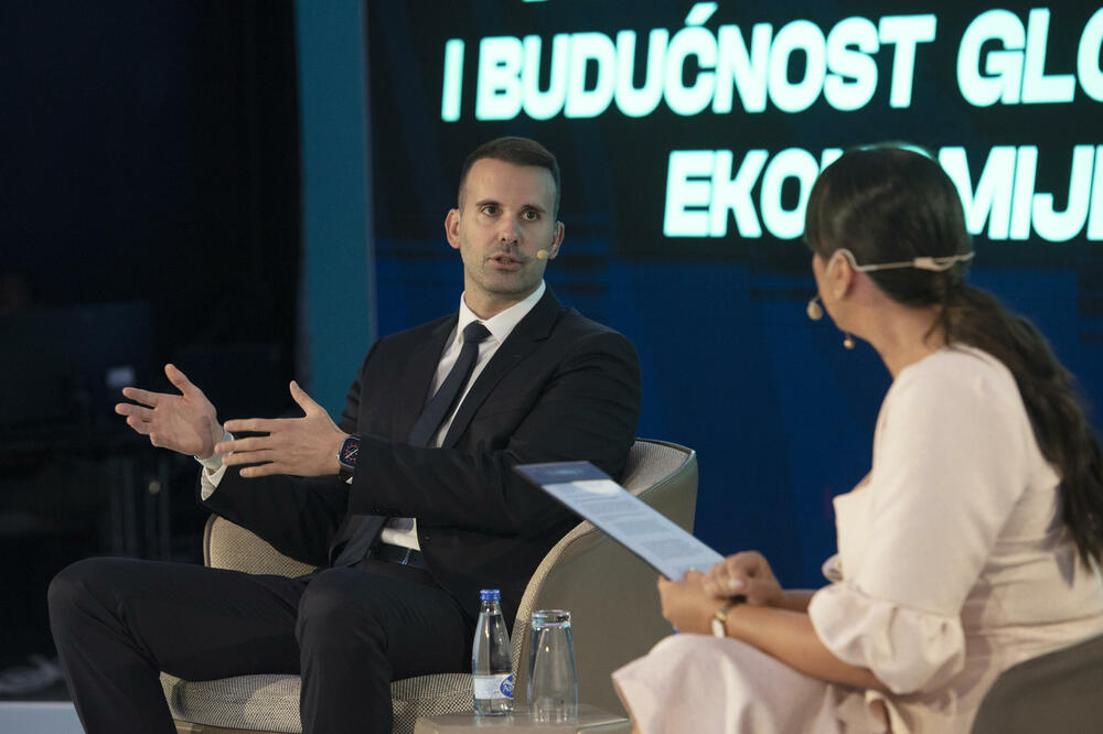 <p>Osnivač Connectuj.me platforme Goran Delić, poručio je da je kreiran model koji povezuje izuzetne pojedince i kreira autentičan prostor za razmjenu ideja, dodajući da ćemo u godinama pred nama promovisati inicijative za održivu budućnost i otvarati prostor za konstruktivnu diskusiju o svim važnim temama</p>