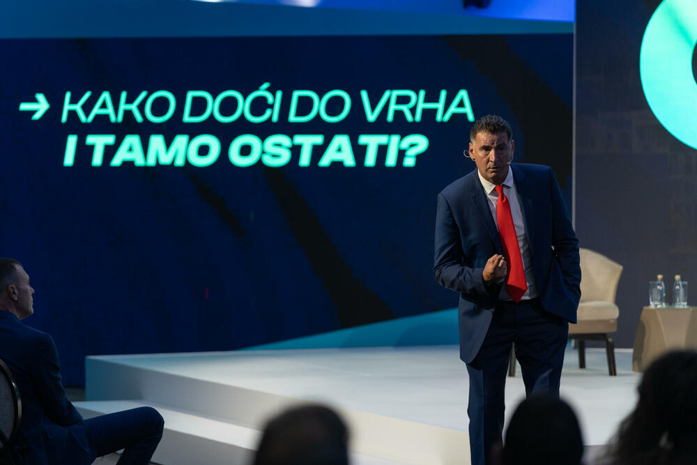 <p>Osnivač Connectuj.me platforme Goran Delić, poručio je da je kreiran model koji povezuje izuzetne pojedince i kreira autentičan prostor za razmjenu ideja, dodajući da ćemo u godinama pred nama promovisati inicijative za održivu budućnost i otvarati prostor za konstruktivnu diskusiju o svim važnim temama</p>