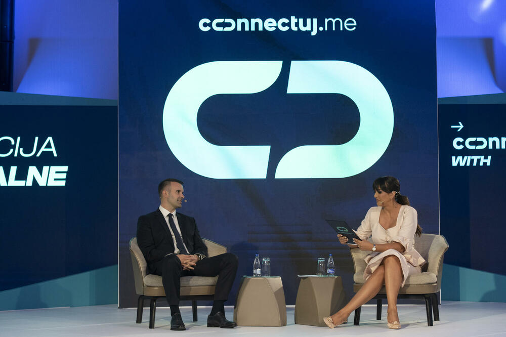 <p>Osnivač Connectuj.me platforme Goran Delić, poručio je da je kreiran model koji povezuje izuzetne pojedince i kreira autentičan prostor za razmjenu ideja, dodajući da ćemo u godinama pred nama promovisati inicijative za održivu budućnost i otvarati prostor za konstruktivnu diskusiju o svim važnim temama</p>