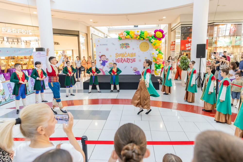 <p>Kako su saopštili organizatori, veliki broj mališana je uživao u raznim sadržajima, dok je u okviru zabavnog programa nastupilo preko 300 djece</p>