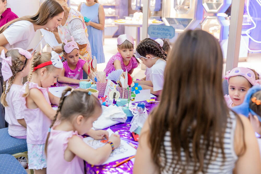 <p>Kako su saopštili organizatori, veliki broj mališana je uživao u raznim sadržajima, dok je u okviru zabavnog programa nastupilo preko 300 djece</p>