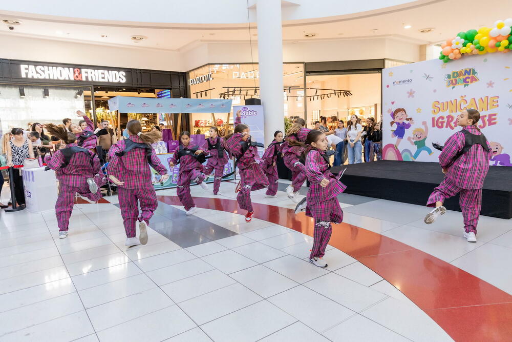 <p>Kako su saopštili organizatori, veliki broj mališana je uživao u raznim sadržajima, dok je u okviru zabavnog programa nastupilo preko 300 djece</p>