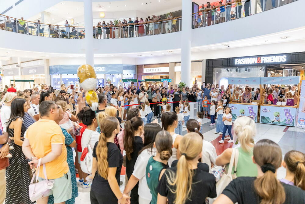 <p>Kako su saopštili organizatori, veliki broj mališana je uživao u raznim sadržajima, dok je u okviru zabavnog programa nastupilo preko 300 djece</p>