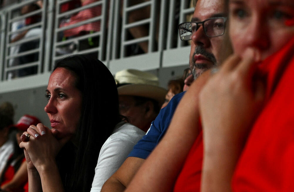 <p>Supruga Čarlija Kirka, Erika, održala je emotivni govor, podigavši pogled ka nebu i šapnuvši: "Volim te", prije nego što je govorila o njegovoj posvećenosti hrišćanstvu, porodici i aktivizmu. Kirkovi imaju dvoje male djece.</p>