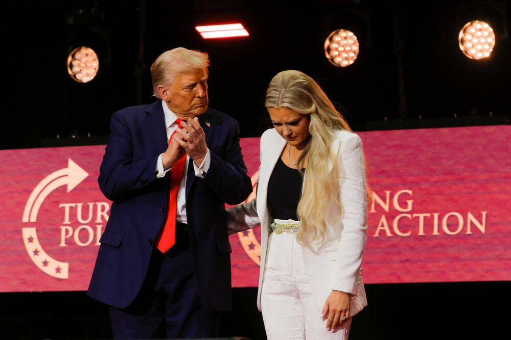 <p>Supruga Čarlija Kirka, Erika, održala je emotivni govor, podigavši pogled ka nebu i šapnuvši: "Volim te", prije nego što je govorila o njegovoj posvećenosti hrišćanstvu, porodici i aktivizmu. Kirkovi imaju dvoje male djece.</p>