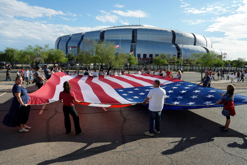 <p>Supruga Čarlija Kirka, Erika, održala je emotivni govor, podigavši pogled ka nebu i šapnuvši: "Volim te", prije nego što je govorila o njegovoj posvećenosti hrišćanstvu, porodici i aktivizmu. Kirkovi imaju dvoje male djece.</p>