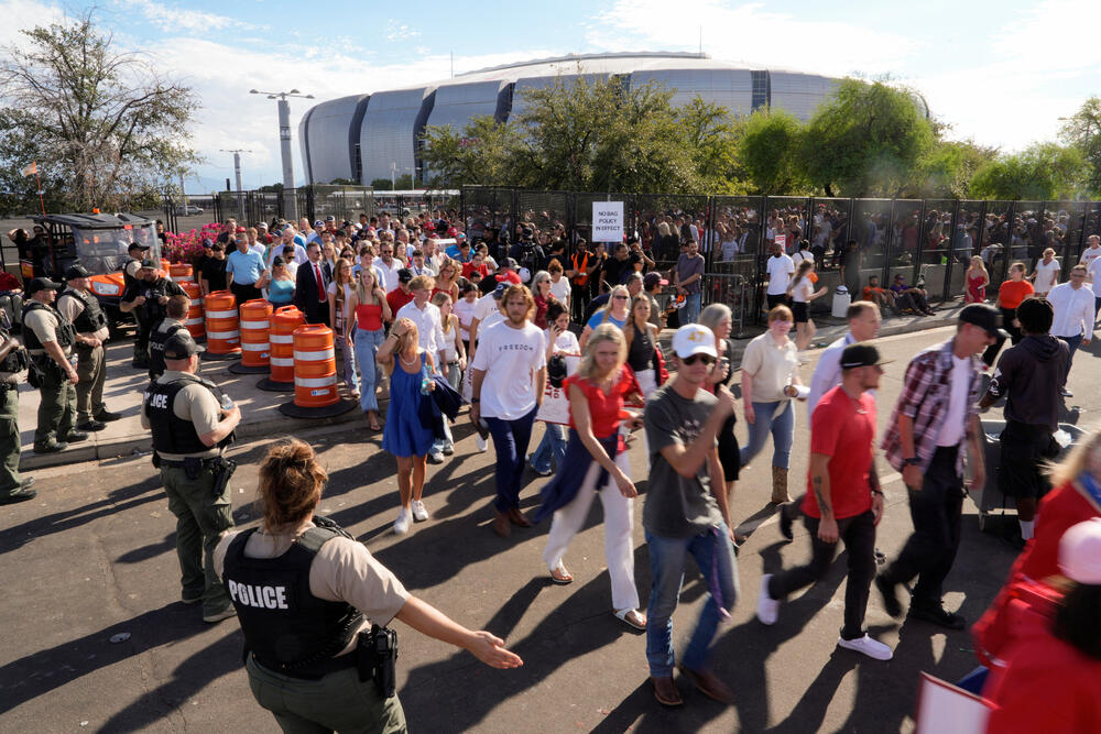 <p>Supruga Čarlija Kirka, Erika, održala je emotivni govor, podigavši pogled ka nebu i šapnuvši: "Volim te", prije nego što je govorila o njegovoj posvećenosti hrišćanstvu, porodici i aktivizmu. Kirkovi imaju dvoje male djece.</p>