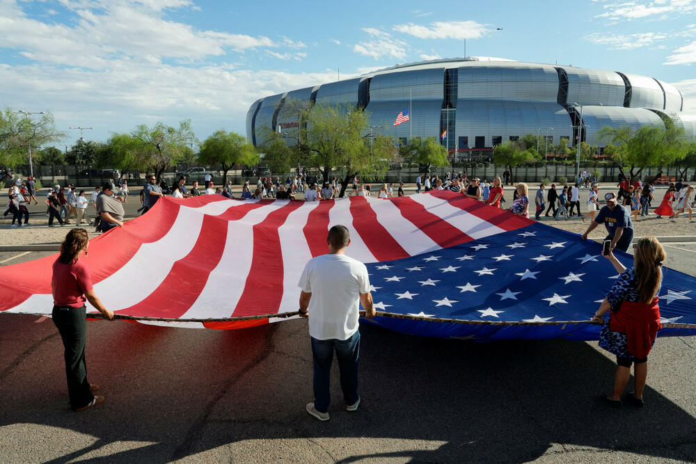 <p>Supruga Čarlija Kirka, Erika, održala je emotivni govor, podigavši pogled ka nebu i šapnuvši: "Volim te", prije nego što je govorila o njegovoj posvećenosti hrišćanstvu, porodici i aktivizmu. Kirkovi imaju dvoje male djece.</p>