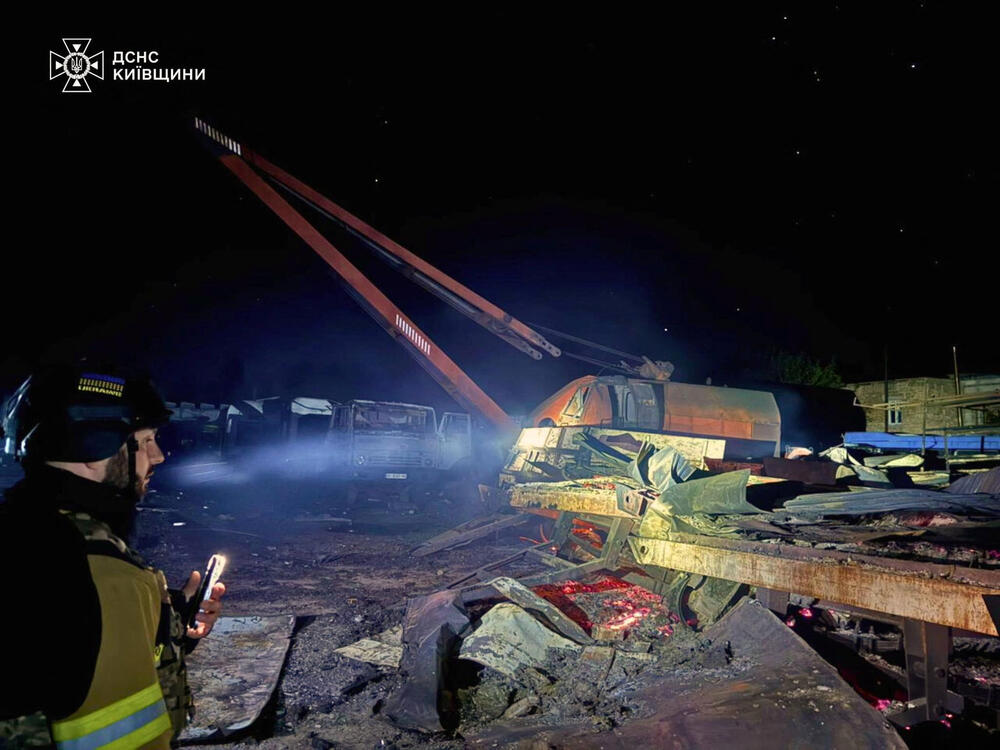 <p>U Zaporožju su rakete pogodile civilnu i industrijsku infrastrukturu, izazvavši više požara koji su uništili stambene zgrade, privatne kuće i vozila</p>