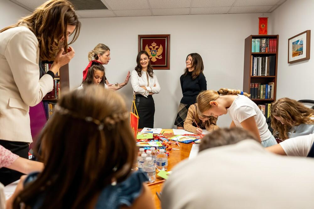 <p>Kroz radionicu se istaklo da su različitosti najveće bogatstvo, te da njegovanjem kulturne baštine čuvamo i jačamo osjećaj zajedništva</p>