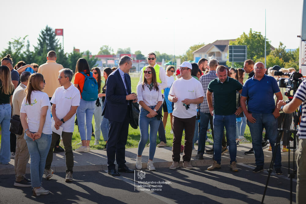 Organizovana akcija čišćenja putnog pravaca Podgorica – Nikšić