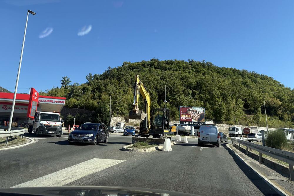 Put šire i kroz dio Nacionalnog parka, Foto: Marija Pešić