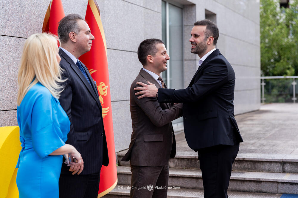 'Teško će natjerati premijera da razmatra promjenu na funkciji potpredsjednika za bezbjednost': Bečić i Spajić