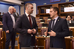 Pucanj u prazno, većina na broju: Ima li prolaz i šta znači...