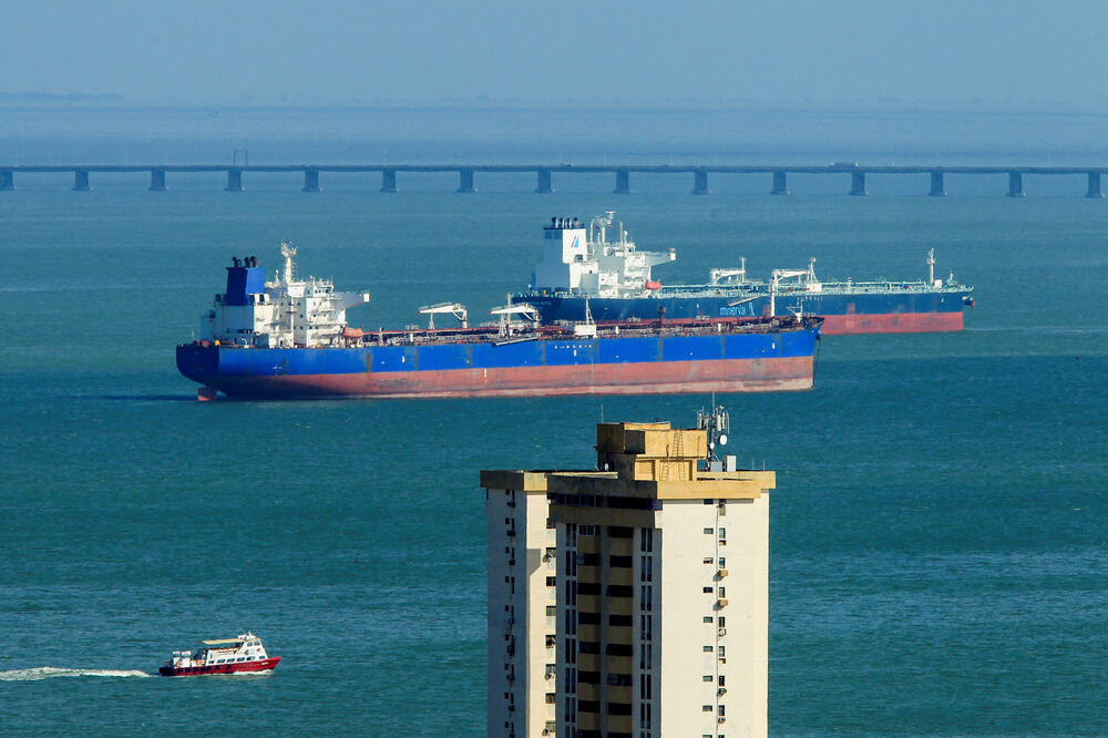 Naftni tanker pod grčkom zastavom, koji je unajmila američka kompanija Chevron, isplovljava iz luke Baho Grande Venecueli, Foto: REUTERS