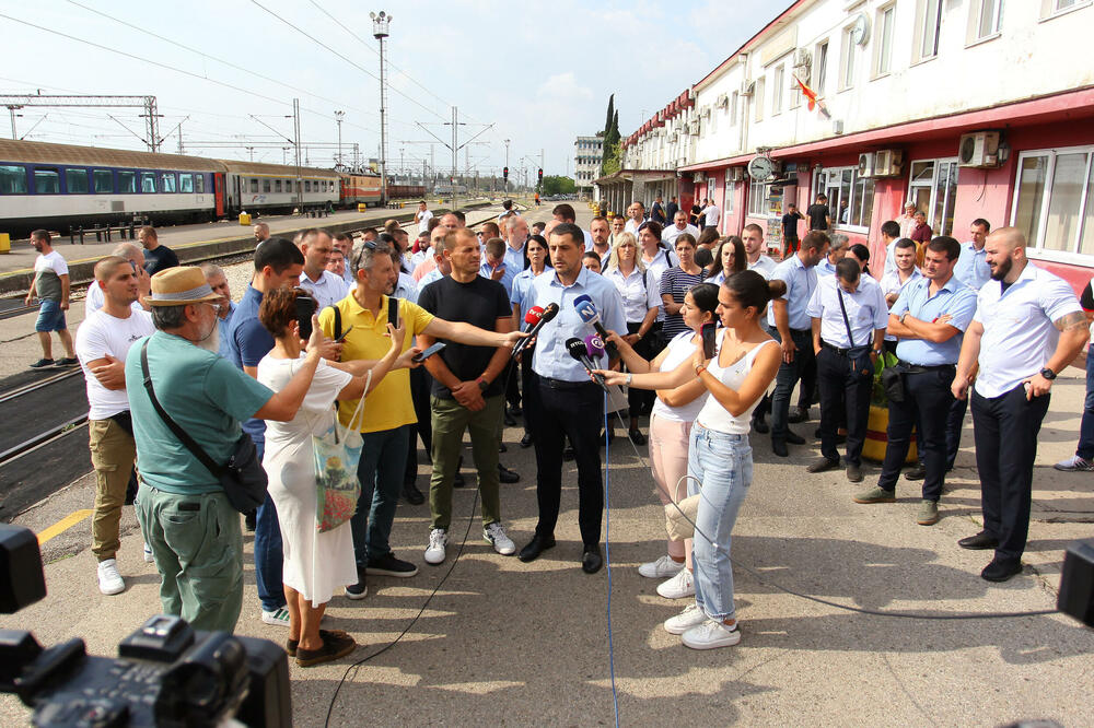 Odbijen predlog ŽICG da se ograniči štrajk kod njih: Sa nedavnog protesta otpravnika vozova, Foto: Luka Zekovic
