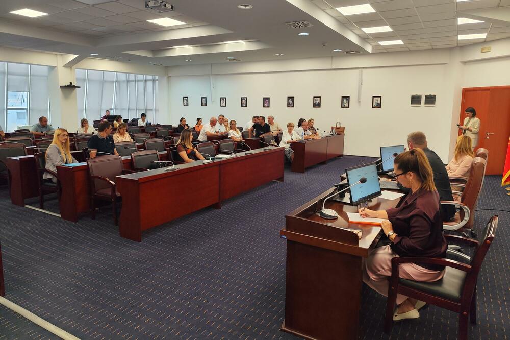 Kulminacija već duže vrijeme poremećenih odnosa između dijela konstituenata vlasti: juče u SO Tivat, Foto: Siniša Luković