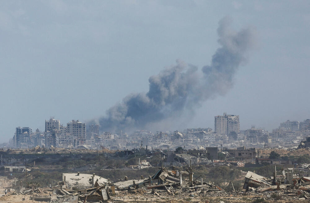 Izraelska vojska poroča o 700.000 Palestincih, ki so pobegnili iz Gaze proti jugu