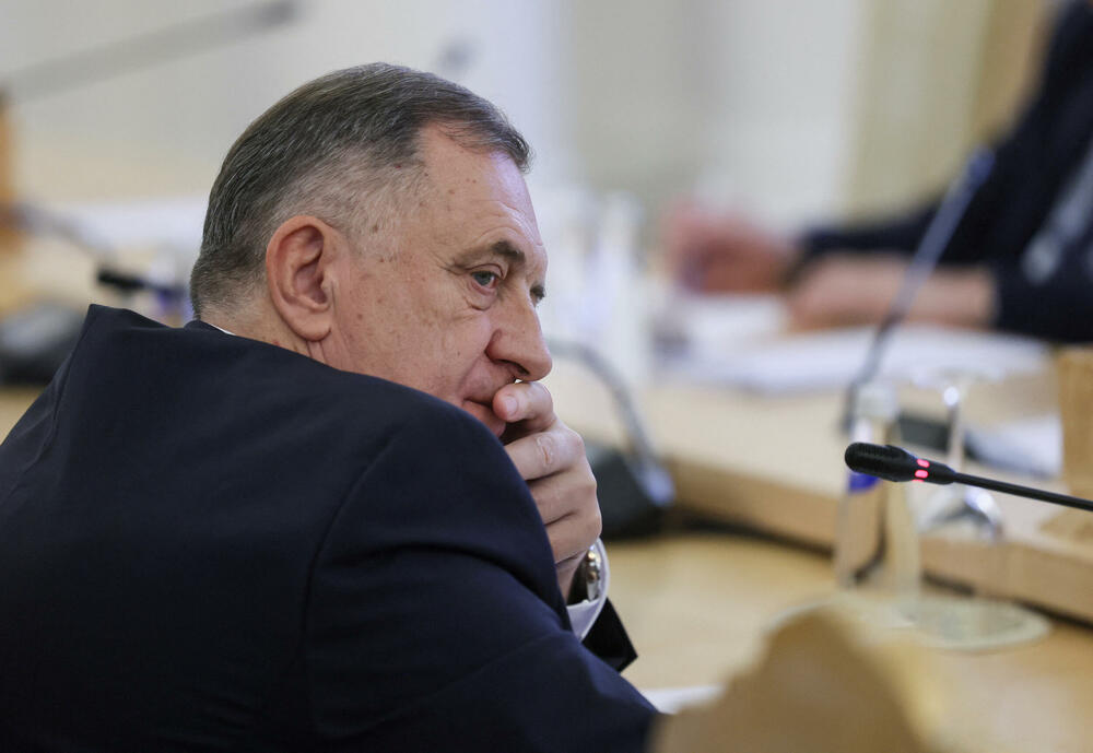 Estonija uvela sankcije Dodiku, on poručio: "Kao kada pijanac...