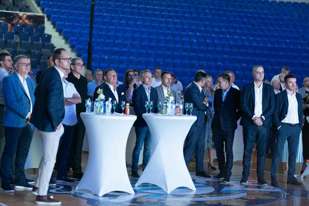 <p>"Plava noć" - podgorički košarkaški klub predstavio tim, pojčanja, ambicije, viziju, sponzore, nove dresove</p>