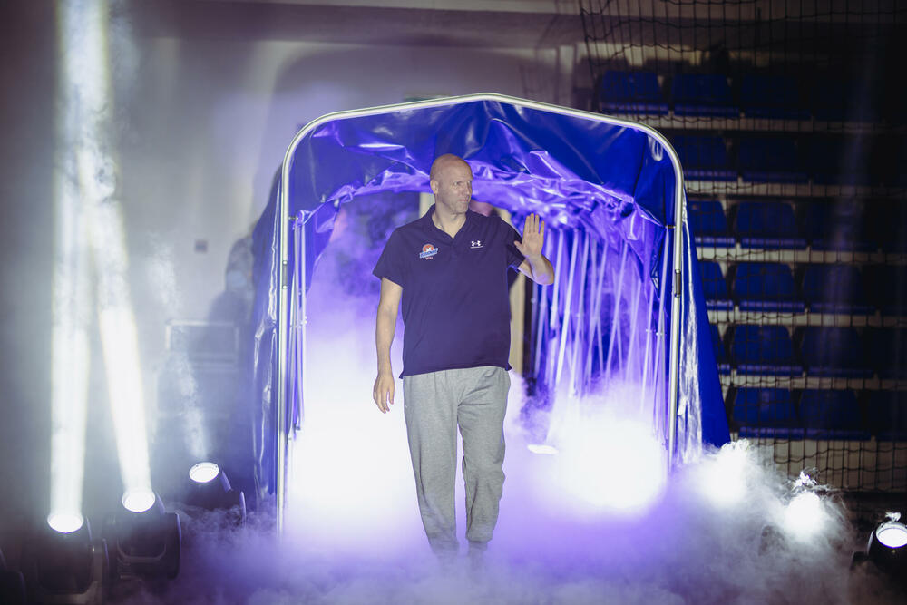 <p>"Plava noć" - podgorički košarkaški klub predstavio tim, pojčanja, ambicije, viziju, sponzore, nove dresove</p>