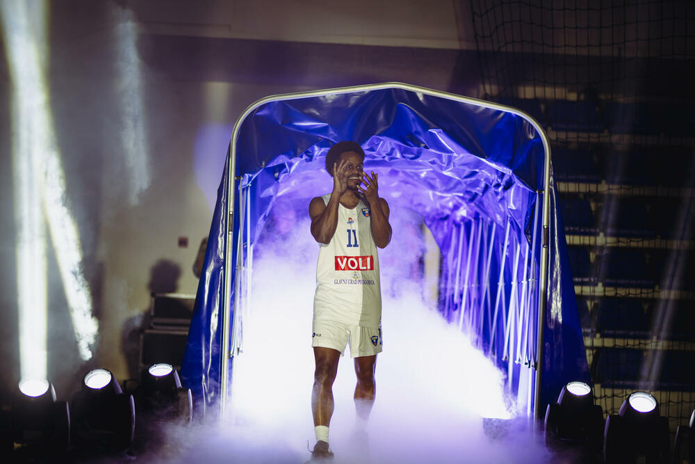 <p>"Plava noć" - podgorički košarkaški klub predstavio tim, pojčanja, ambicije, viziju, sponzore, nove dresove</p>