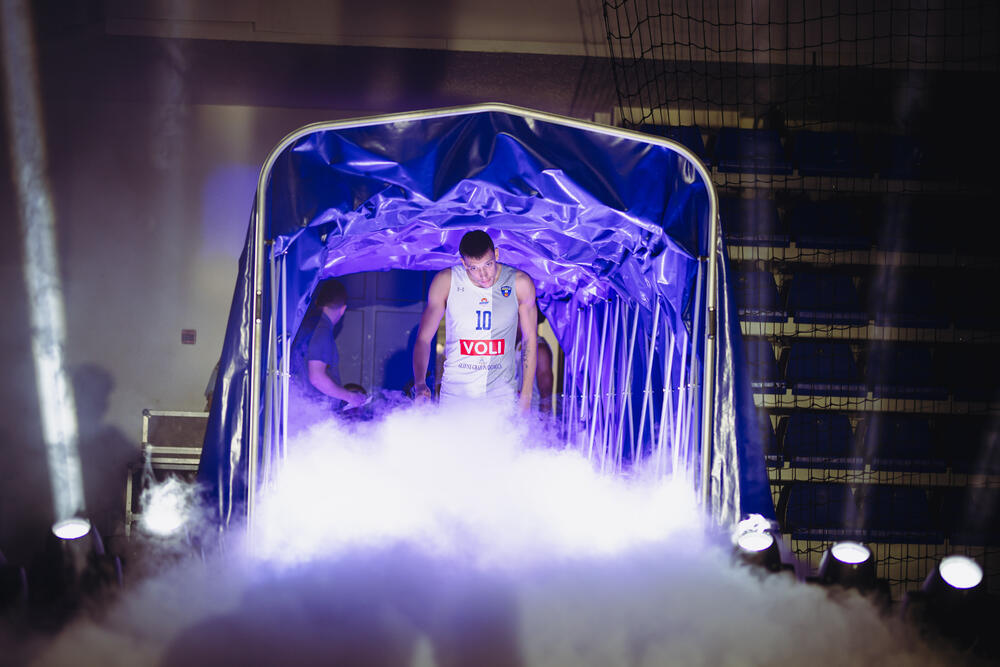 <p>"Plava noć" - podgorički košarkaški klub predstavio tim, pojčanja, ambicije, viziju, sponzore, nove dresove</p>