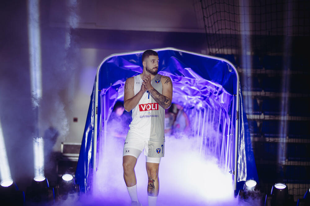 <p>"Plava noć" - podgorički košarkaški klub predstavio tim, pojčanja, ambicije, viziju, sponzore, nove dresove</p>