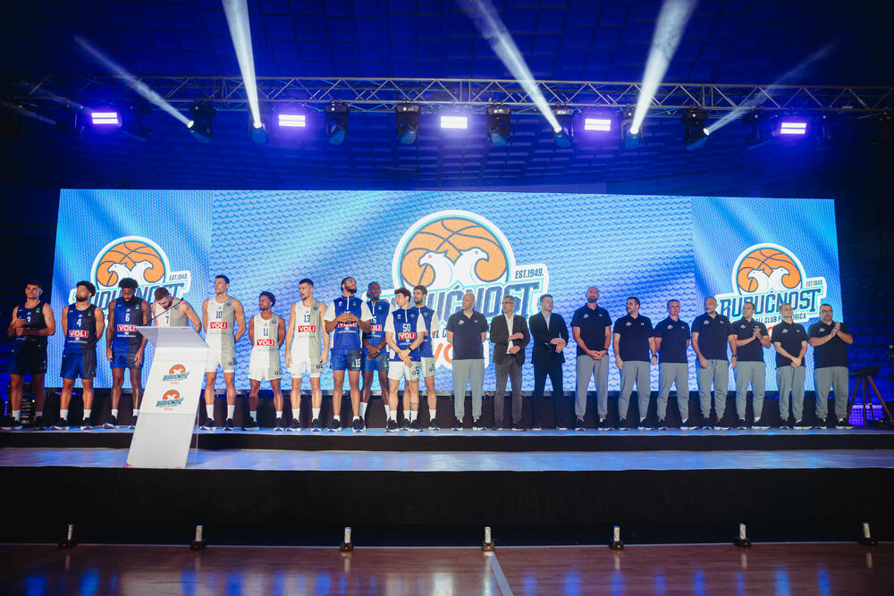 <p>"Plava noć" - podgorički košarkaški klub predstavio tim, pojčanja, ambicije, viziju, sponzore, nove dresove</p>