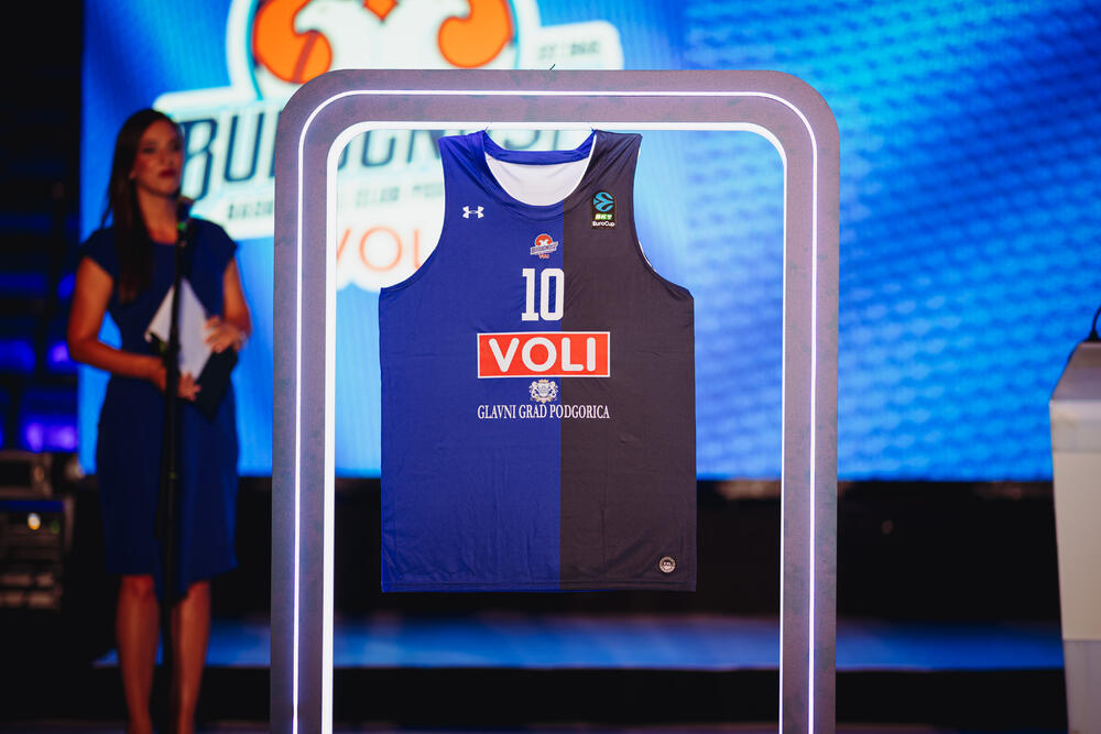 <p>"Plava noć" - podgorički košarkaški klub predstavio tim, pojčanja, ambicije, viziju, sponzore, nove dresove</p>
