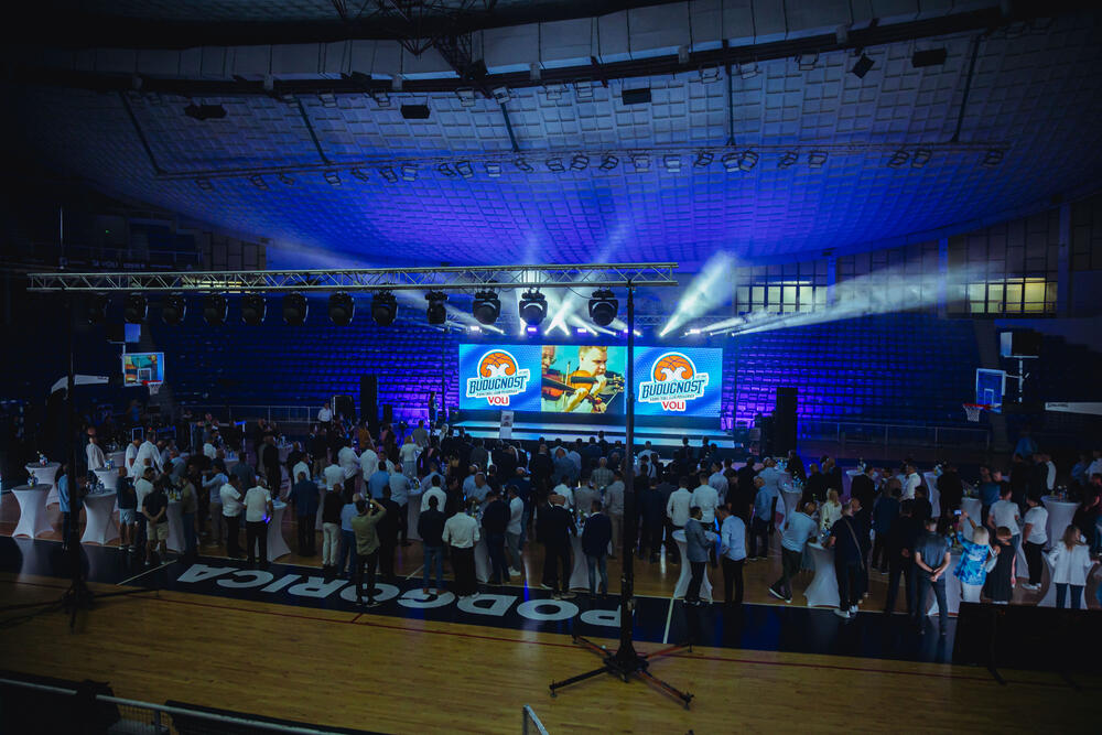 <p>"Plava noć" - podgorički košarkaški klub predstavio tim, pojčanja, ambicije, viziju, sponzore, nove dresove</p>