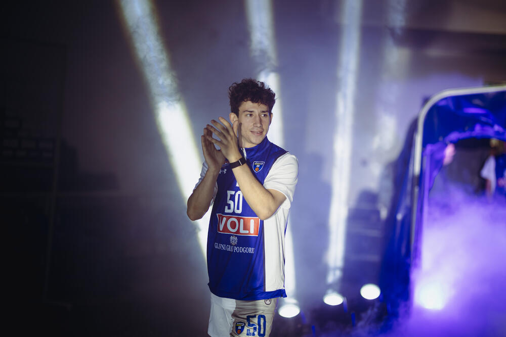 <p>"Plava noć" - podgorički košarkaški klub predstavio tim, pojčanja, ambicije, viziju, sponzore, nove dresove</p>