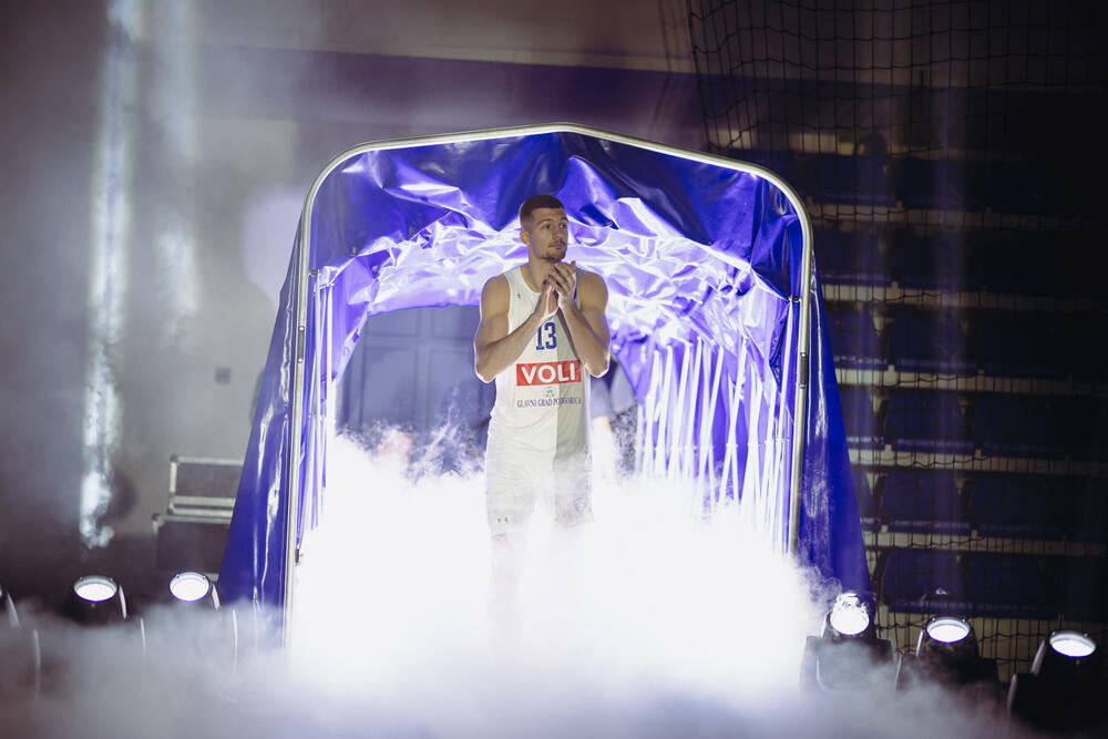 <p>"Plava noć" - podgorički košarkaški klub predstavio tim, pojčanja, ambicije, viziju, sponzore, nove dresove</p>