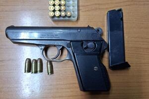 Pretresom u Petnjici pronađeni pištolj i municija u ilegalnom...