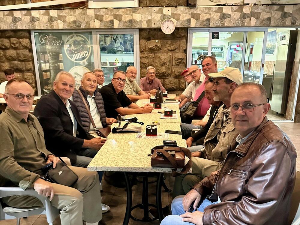 U restoranu Slatko ćoše, nakon čitanja