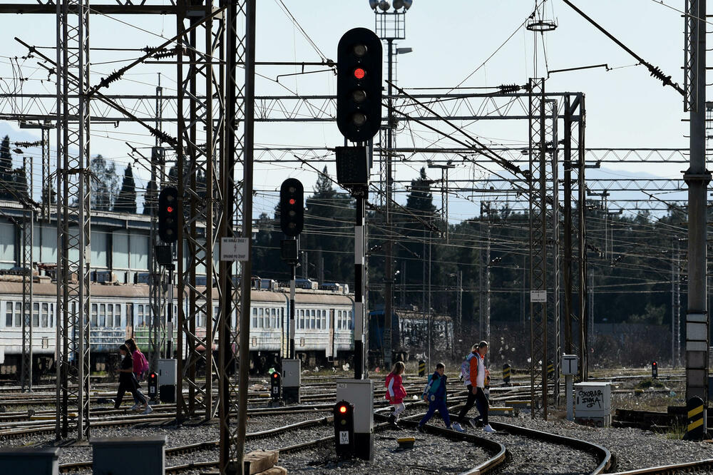 Nelegalni prelazi pruge veliki problem za bezbjednost i usporavanje vožnje: Podgorica, Foto: BORIS PEJOVIC