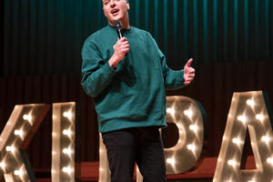 Teme porodica, veza i društvenih ponašanja su univerzalne svima