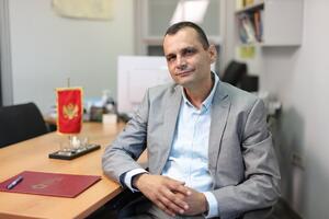 Kolektor ni na nebu ni na zemlji