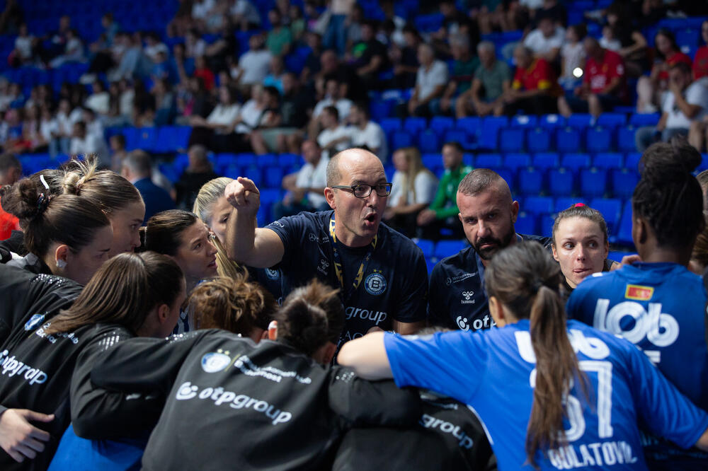 Abramović tokom meča sa Đerom, Foto: ŽRK Budućnost
