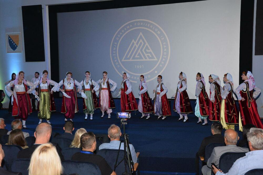 <p>"Država će nastaviti da podržava inicijative koje promovišu zajedništvo, tradiciju i kulturnu razmjenu", kazao Azemović</p>