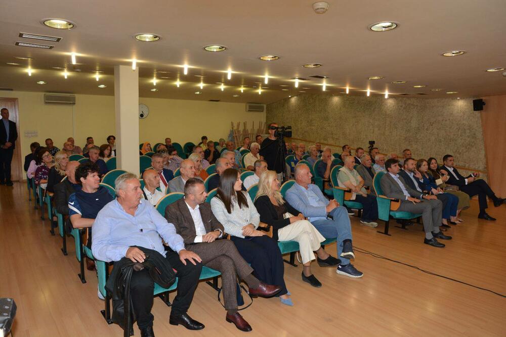 <p>"Država će nastaviti da podržava inicijative koje promovišu zajedništvo, tradiciju i kulturnu razmjenu", kazao Azemović</p>