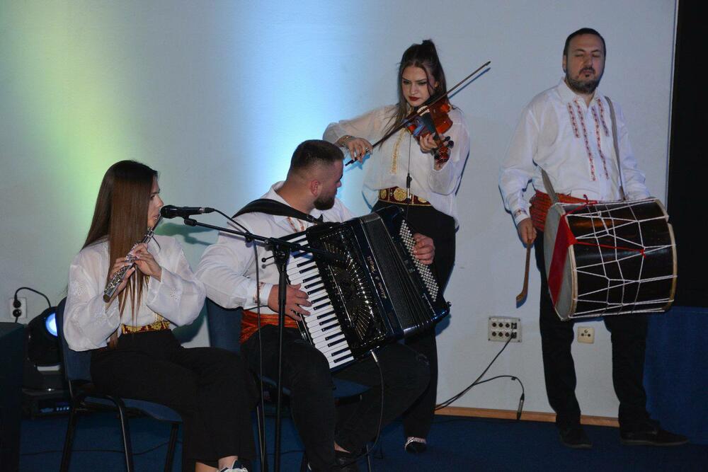 <p>"Država će nastaviti da podržava inicijative koje promovišu zajedništvo, tradiciju i kulturnu razmjenu", kazao Azemović</p>