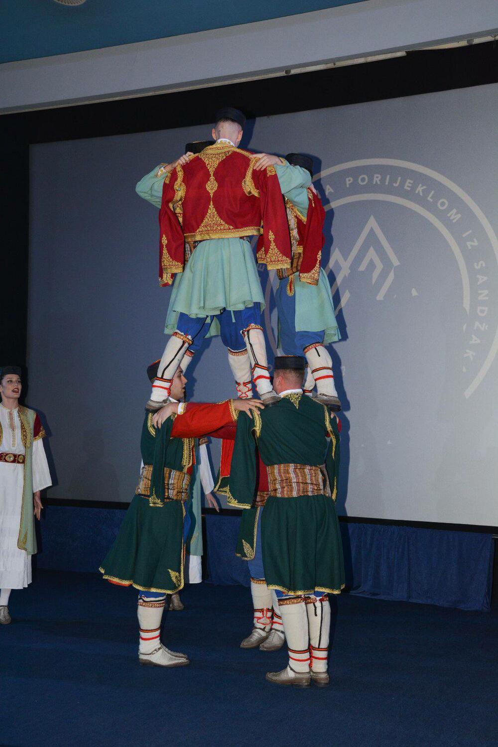 <p>"Država će nastaviti da podržava inicijative koje promovišu zajedništvo, tradiciju i kulturnu razmjenu", kazao Azemović</p>