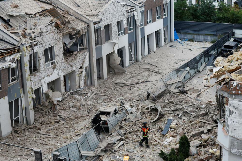 <p>Ministar spoljnih poslova Ukrajine Andrij Sibiha istakao je da napad naglašava potrebu za dodatnim sankcijama protiv Rusije kako bi bila primorana da zaustavi svoju agresiju</p>  <p>Susjedna Poljska zatvorila je svoj vazdušni prostor iznad dva jugoistočna grada i podigla lovačke avione dok opasnost nije prošla</p>