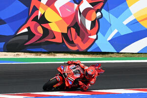 Grom iz Servera uz rame doktoru Rosiju - Mark Markes je sedmi put...