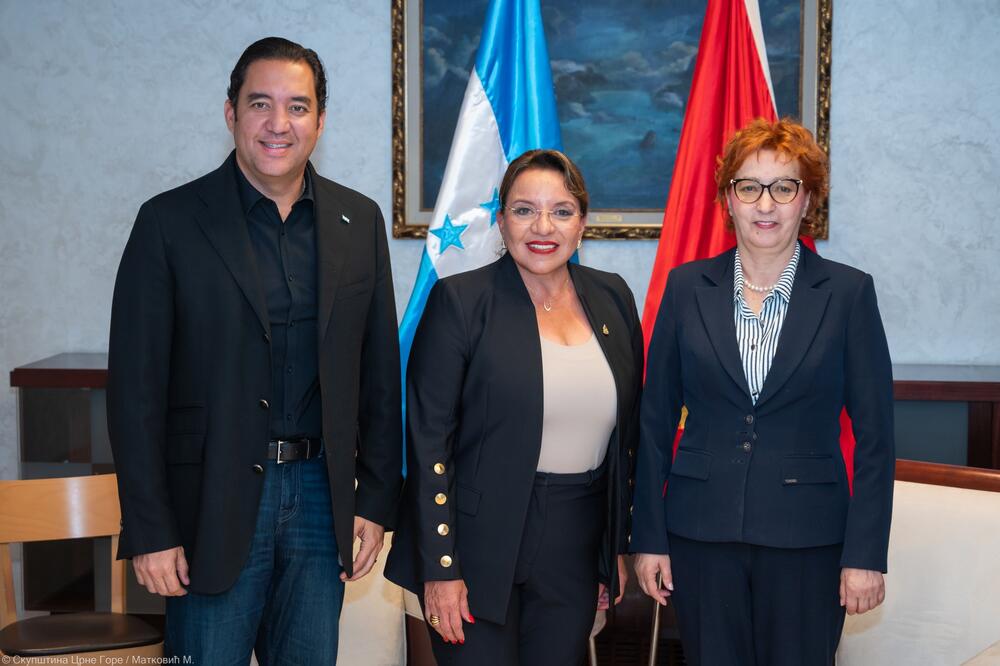 <p>Potpredsjednica Skupštine Zdenka Popović priredila je doček predsjednici Hondurasa, Siomari Kastro, koja na njen poziv boravi u Crnoj Gori povodom učešća na WPL Samitu</p>