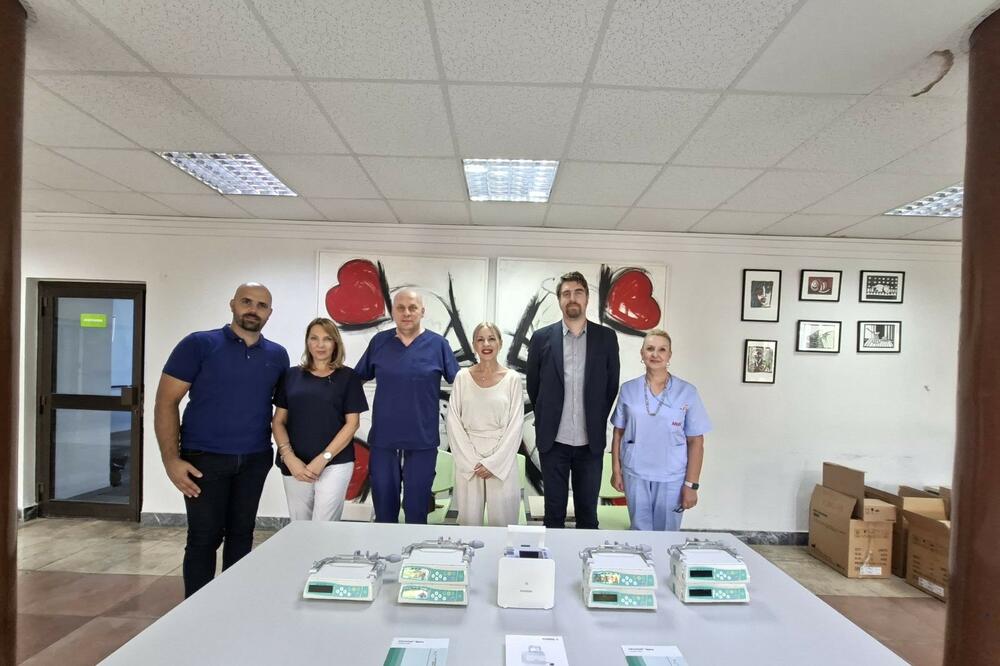 Sa uručenja donacije, Foto: Rotari klub Podgorica