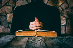 Dobrotvori ili narko dileri i sektaši?