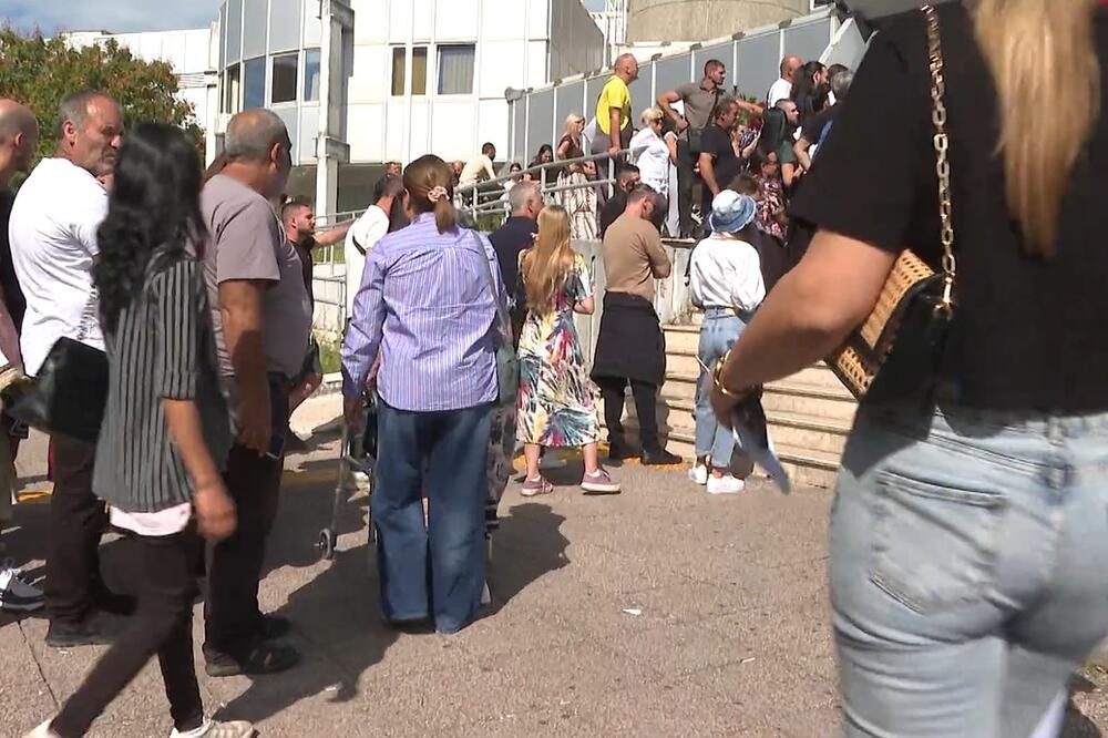 Gužva ispred MUP-a danas, Foto: TV Vijesti