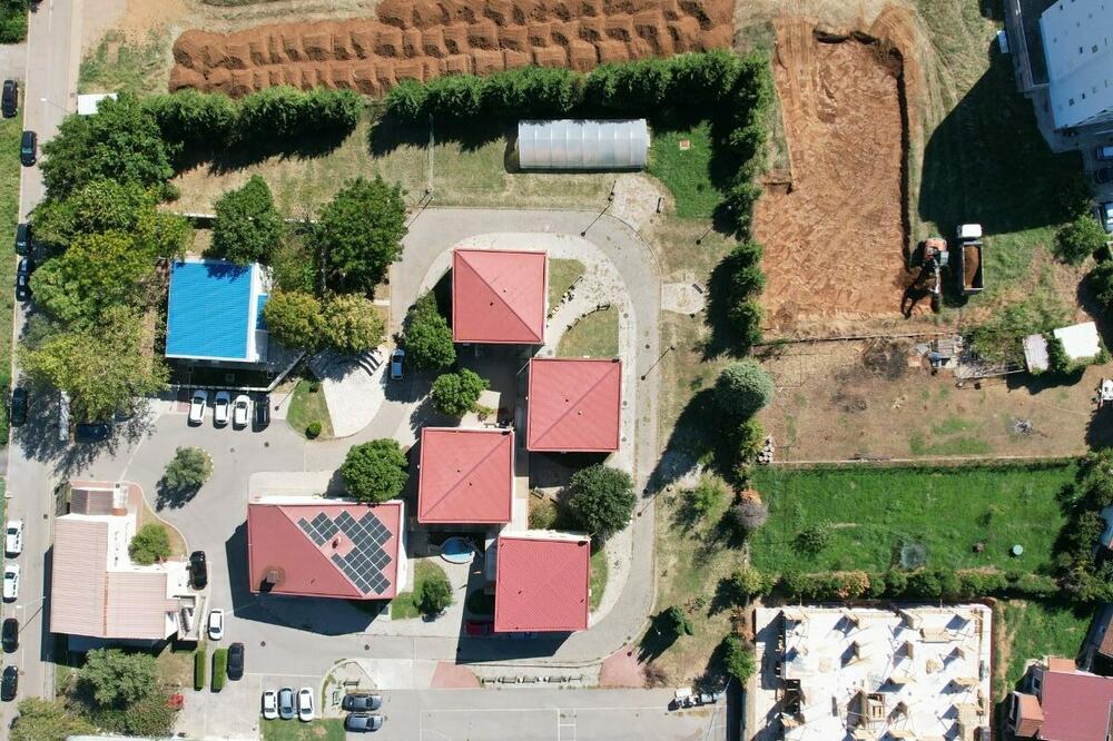 Centar Ljubović okružile zgrade, Foto: Privatna arhiva